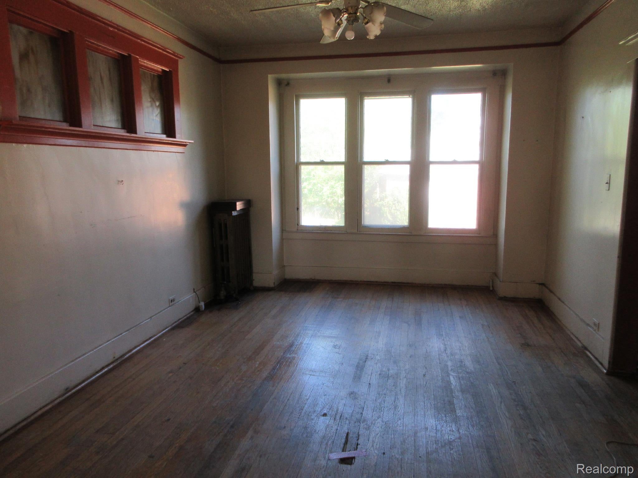 226 W Grand