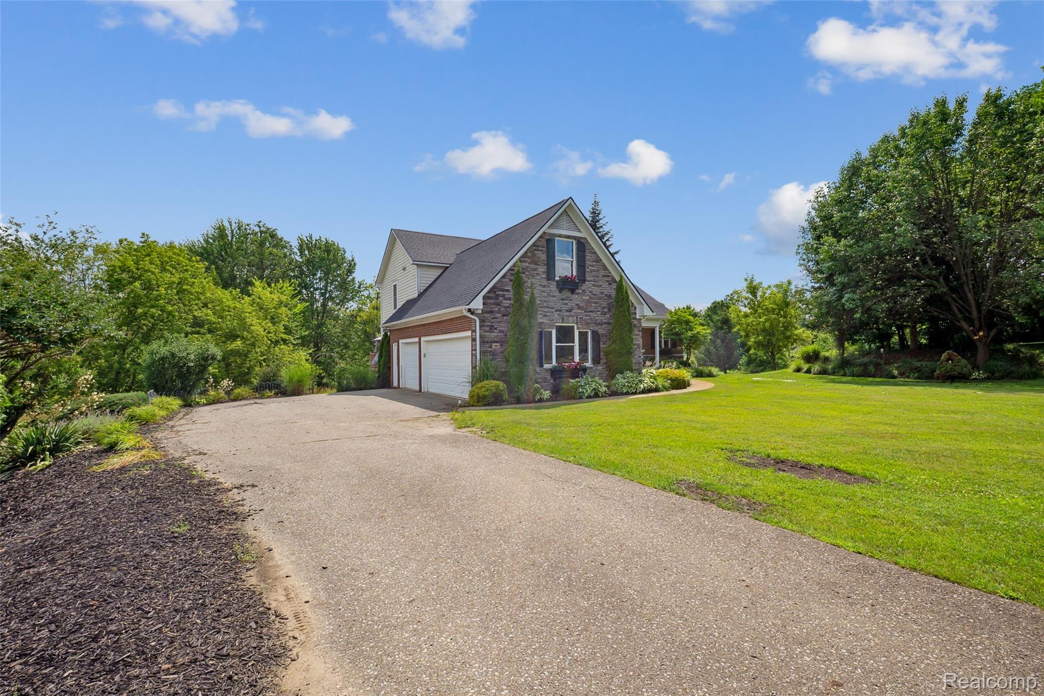 945 Gray Fox Court