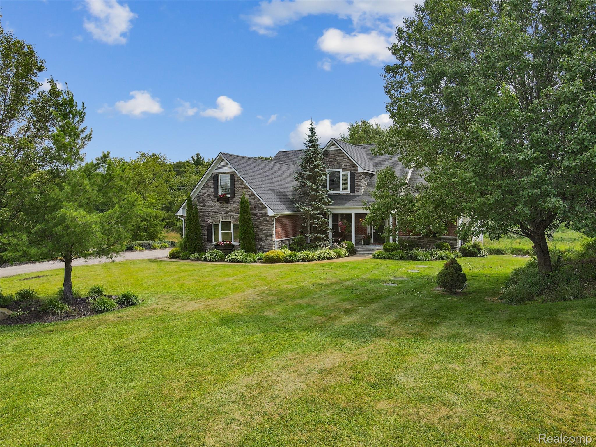 945 Gray Fox Court
