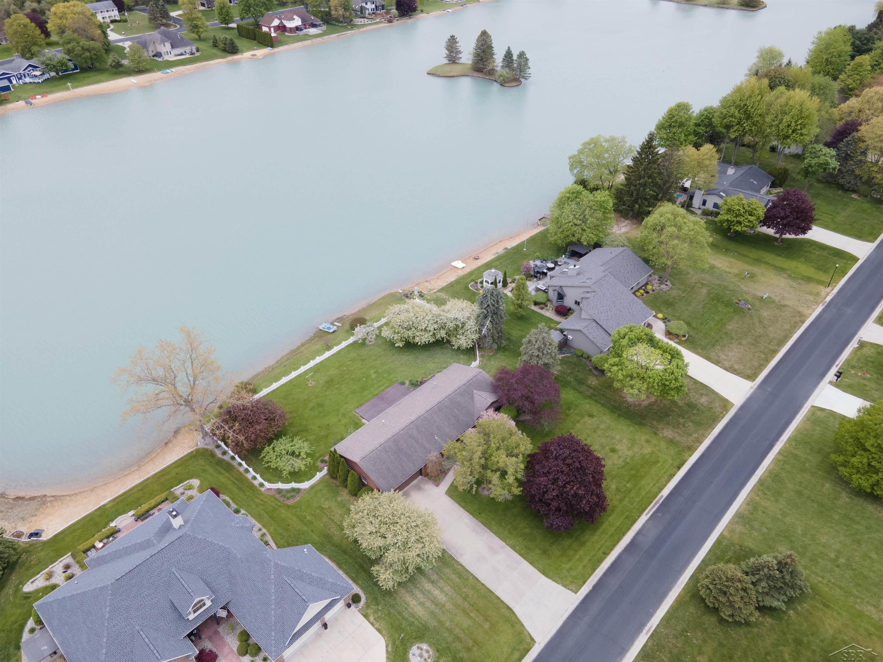 11145 Lake Circle North Street