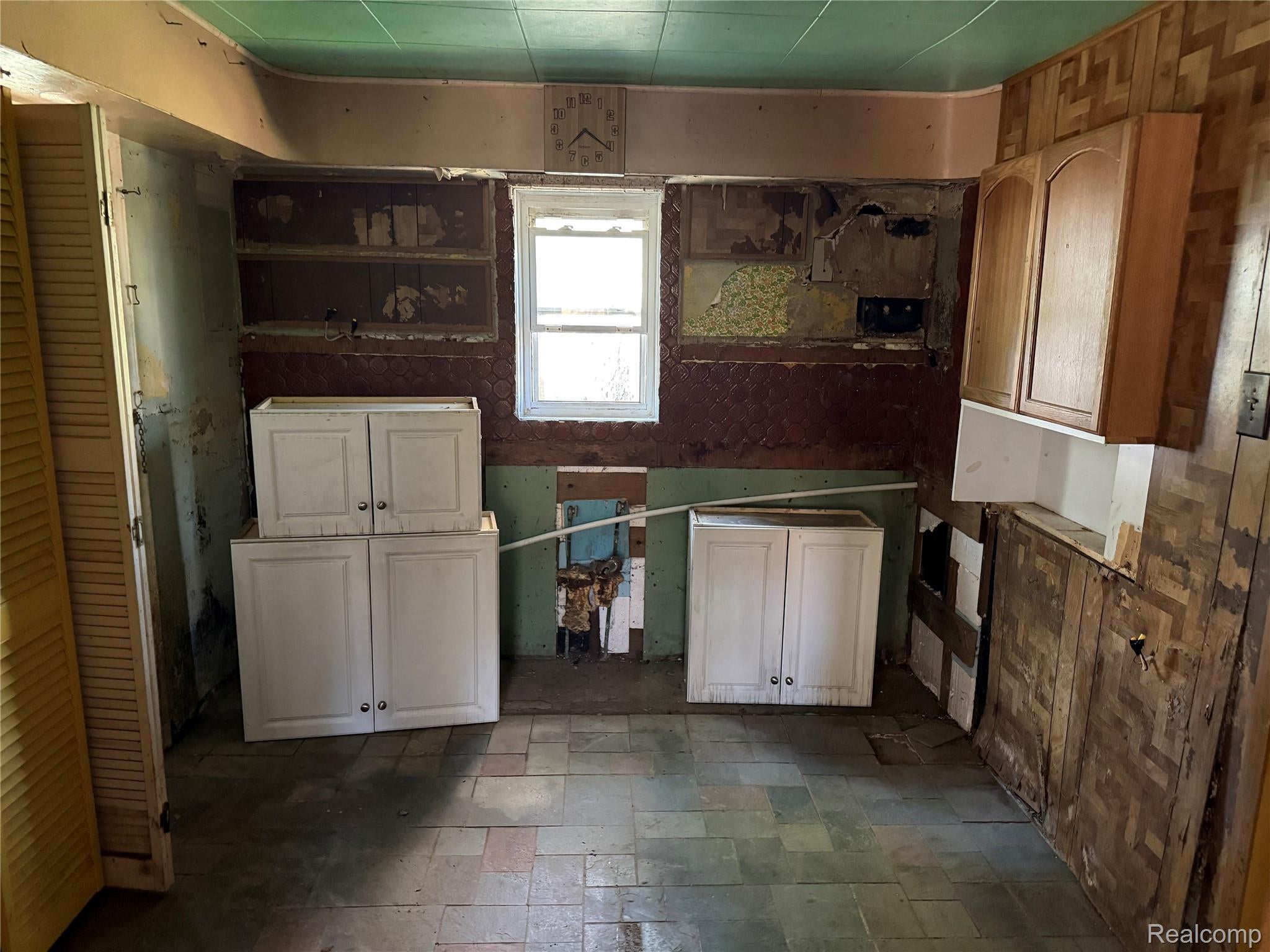 9736 Log Cabin Trail