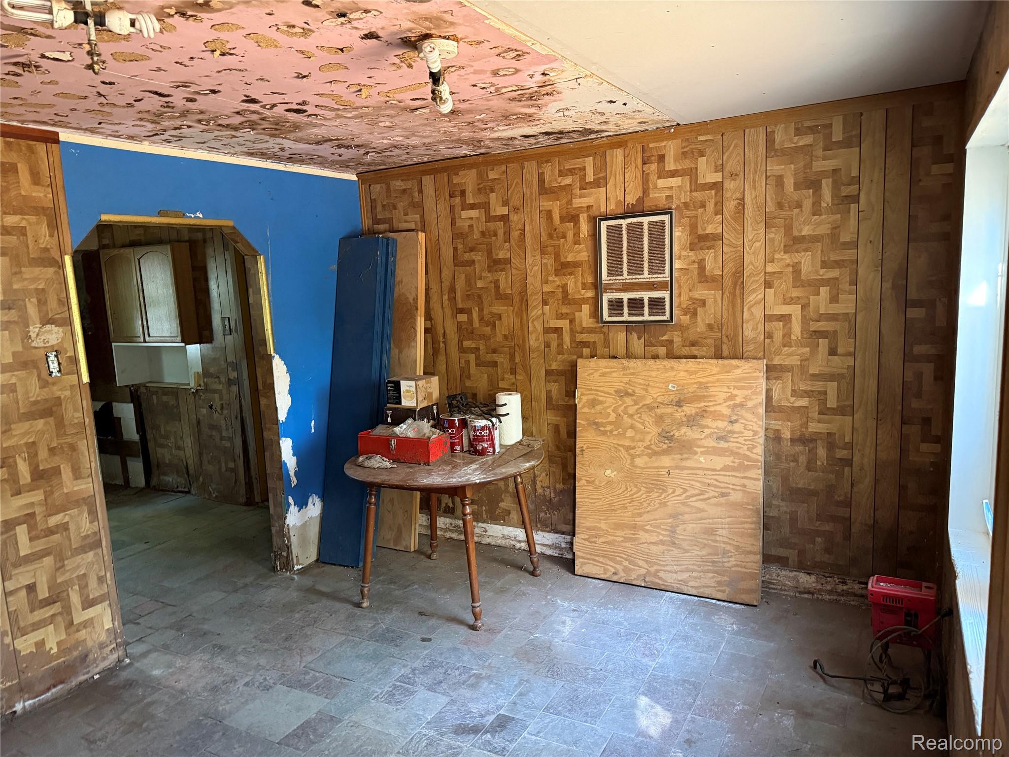 9736 Log Cabin Trail