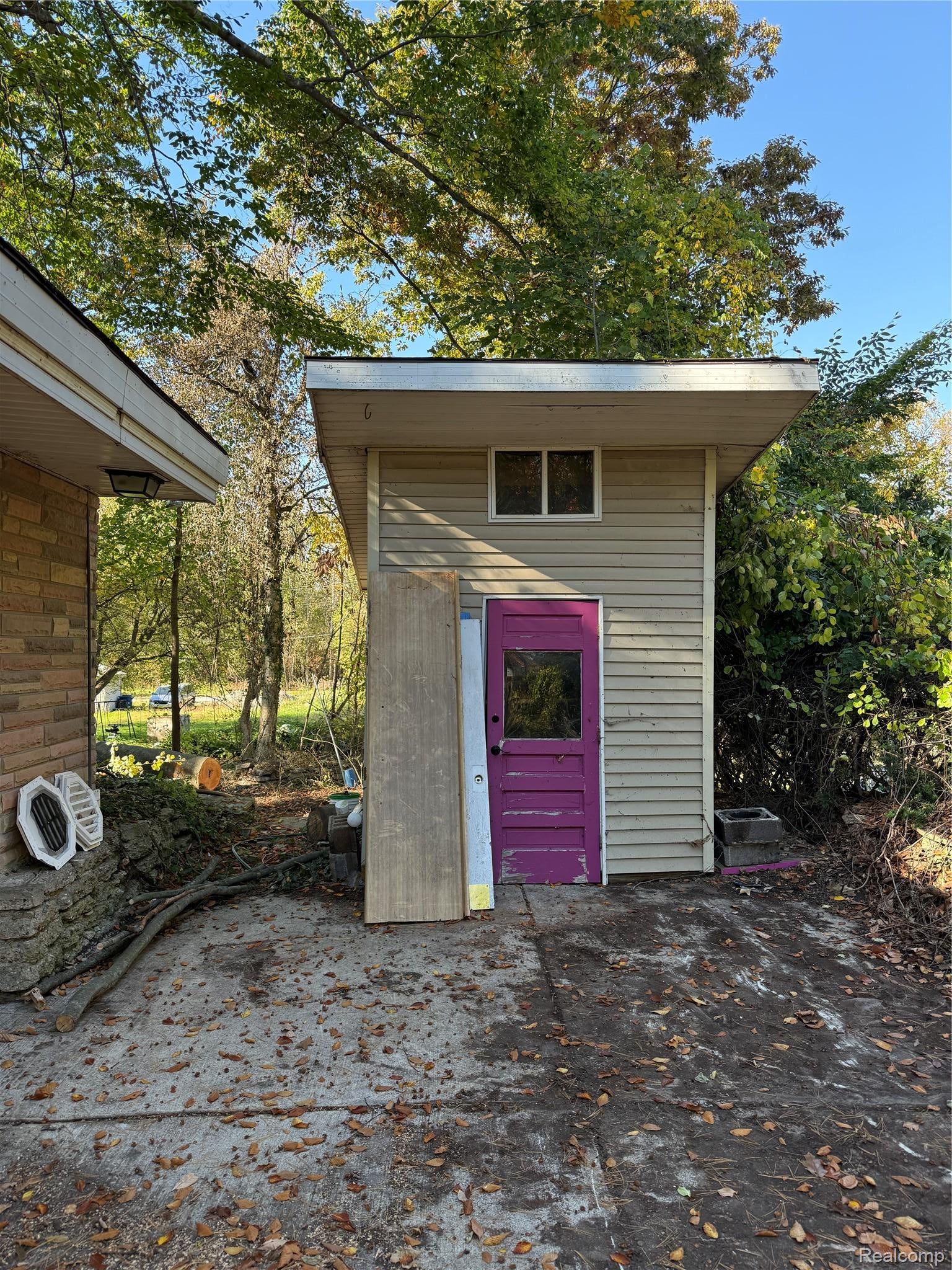9736 Log Cabin Trail