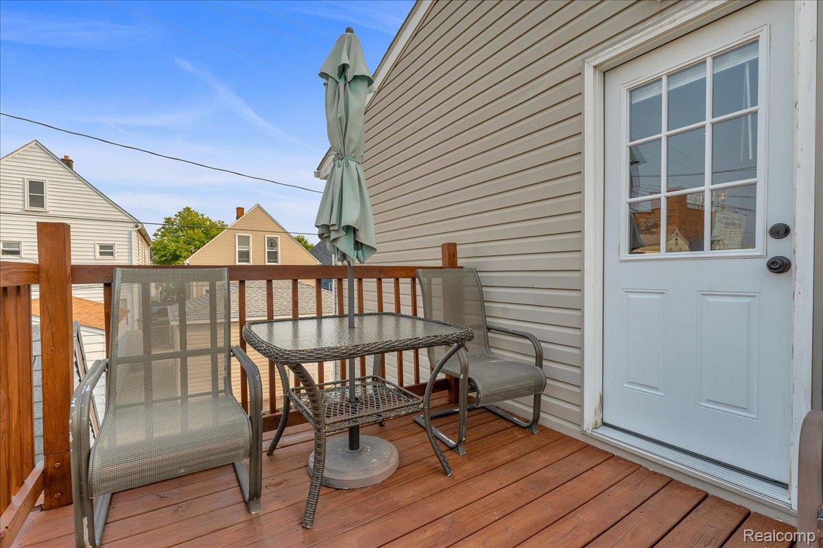 HamtramcK City, Michigan 48212, United States, 4 Bedrooms Bedrooms, ,3 BathroomsBathrooms,Residential,Pending,184716