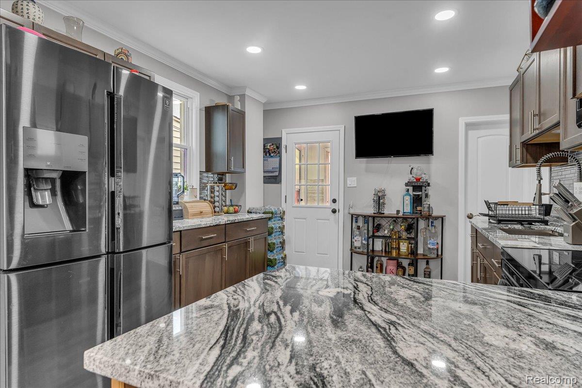 HamtramcK City, Michigan 48212, United States, 4 Bedrooms Bedrooms, ,3 BathroomsBathrooms,Residential,Pending,184716