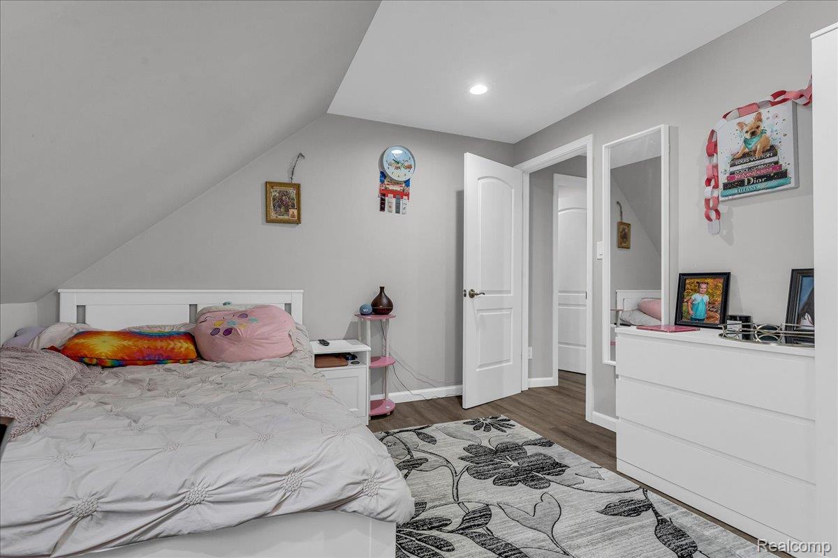 HamtramcK City, Michigan 48212, United States, 4 Bedrooms Bedrooms, ,3 BathroomsBathrooms,Residential,Pending,184716