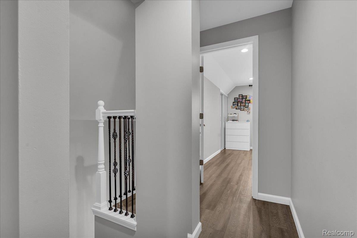 HamtramcK City, Michigan 48212, United States, 4 Bedrooms Bedrooms, ,3 BathroomsBathrooms,Residential,Pending,184716