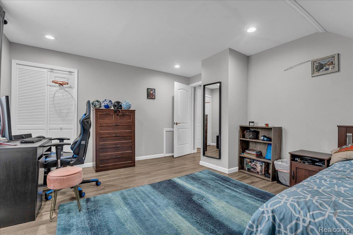 HamtramcK City, Michigan 48212, United States, 4 Bedrooms Bedrooms, ,3 BathroomsBathrooms,Residential,Pending,184716