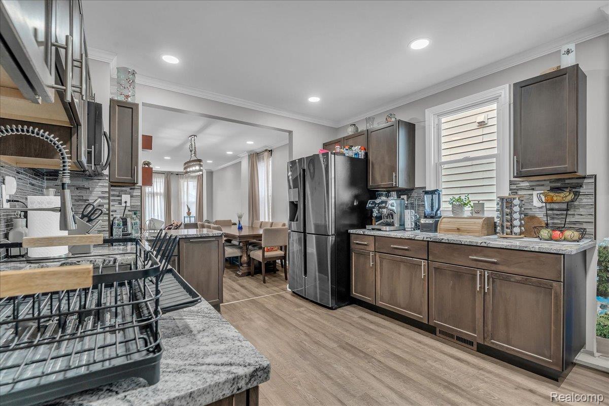 HamtramcK City, Michigan 48212, United States, 4 Bedrooms Bedrooms, ,3 BathroomsBathrooms,Residential,Pending,184716