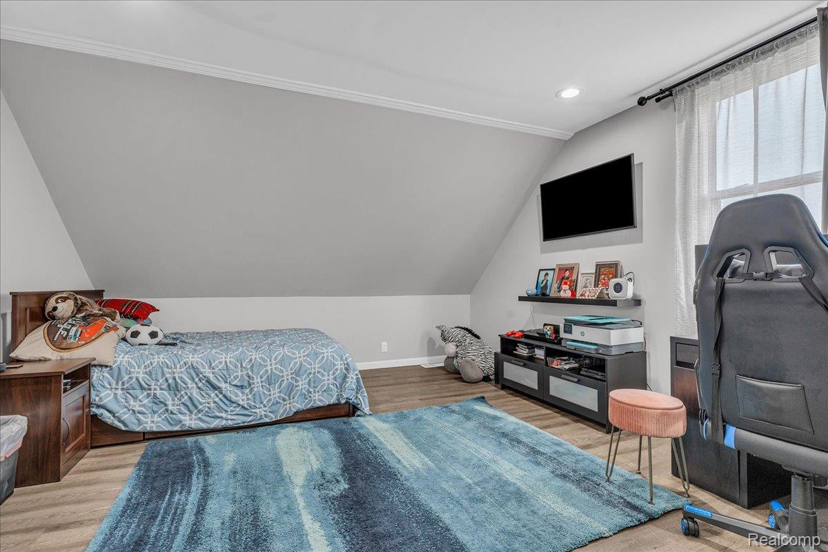 HamtramcK City, Michigan 48212, United States, 4 Bedrooms Bedrooms, ,3 BathroomsBathrooms,Residential,Pending,184716