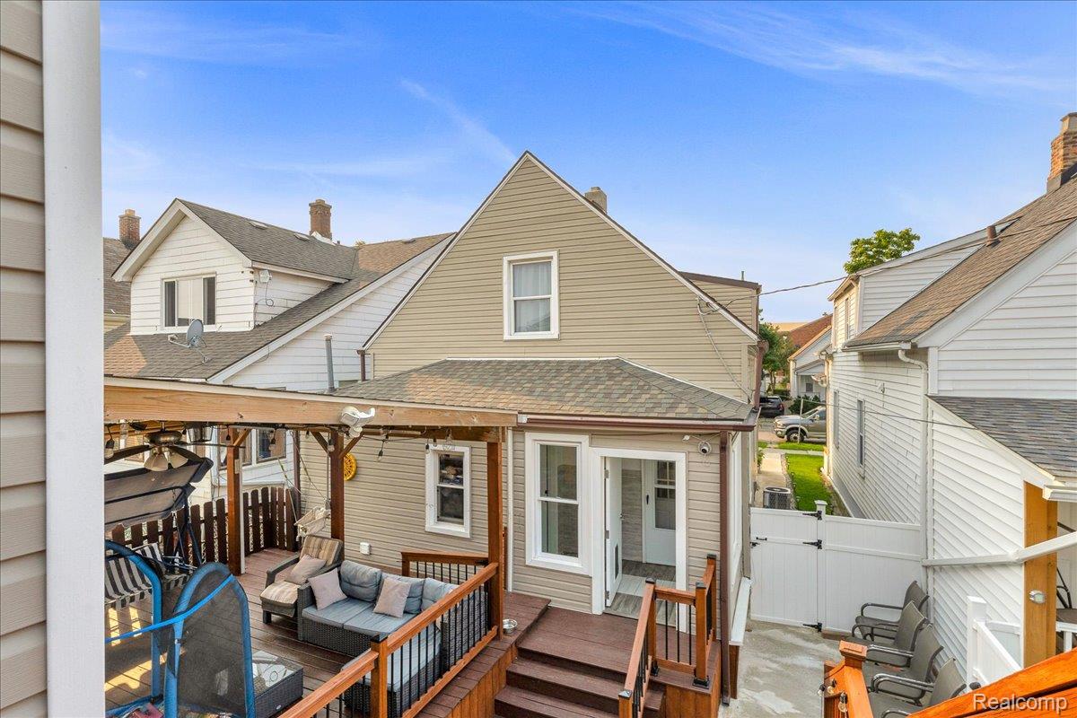 HamtramcK City, Michigan 48212, United States, 4 Bedrooms Bedrooms, ,3 BathroomsBathrooms,Residential,Pending,184716