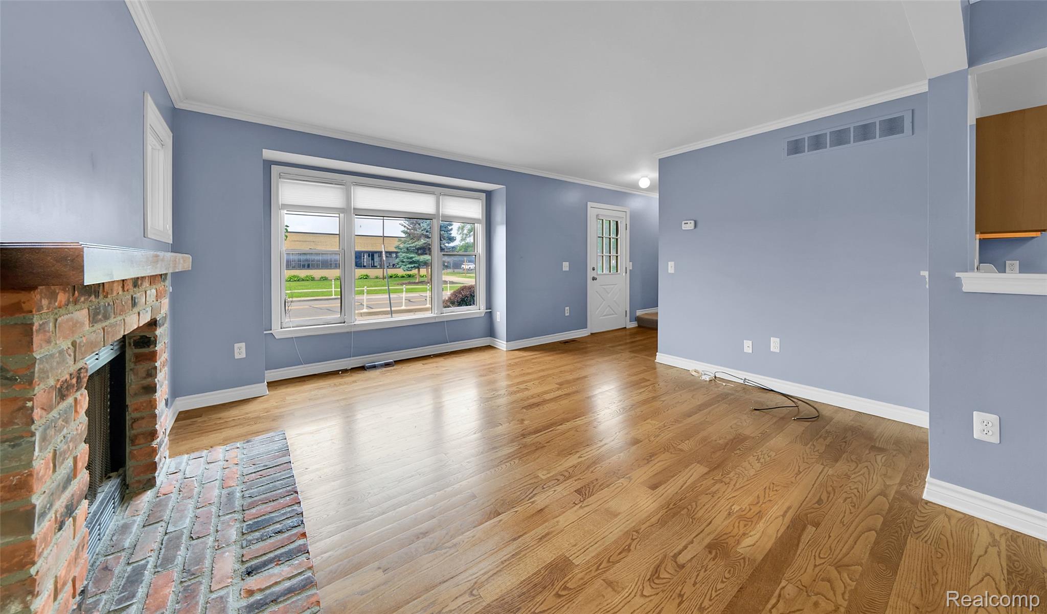 1053 WOODWARD Heights