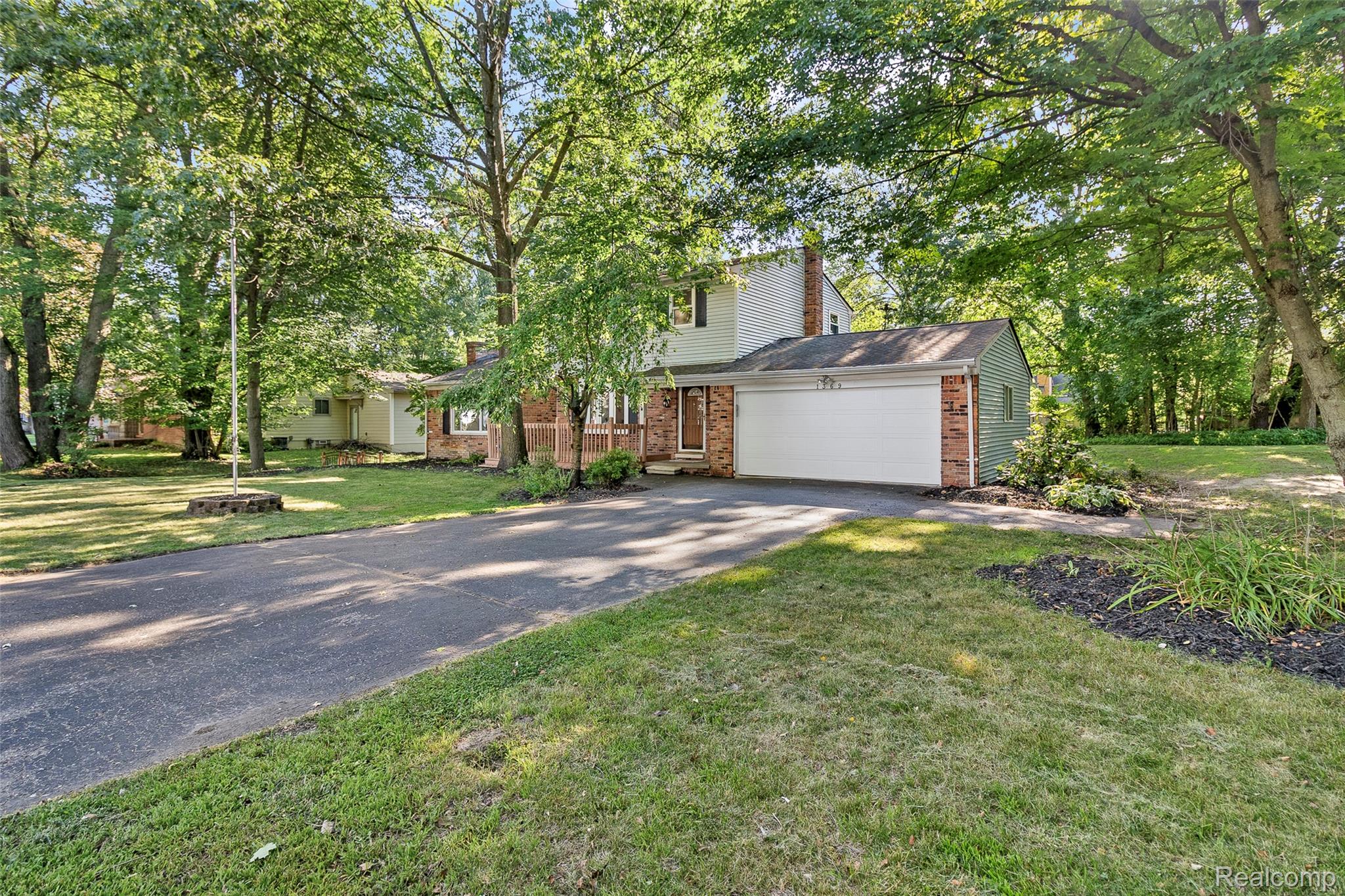 1369 Flamingo