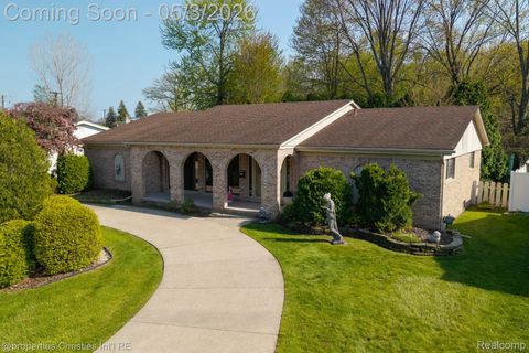 11340 Alger Street Warren City MI 48093