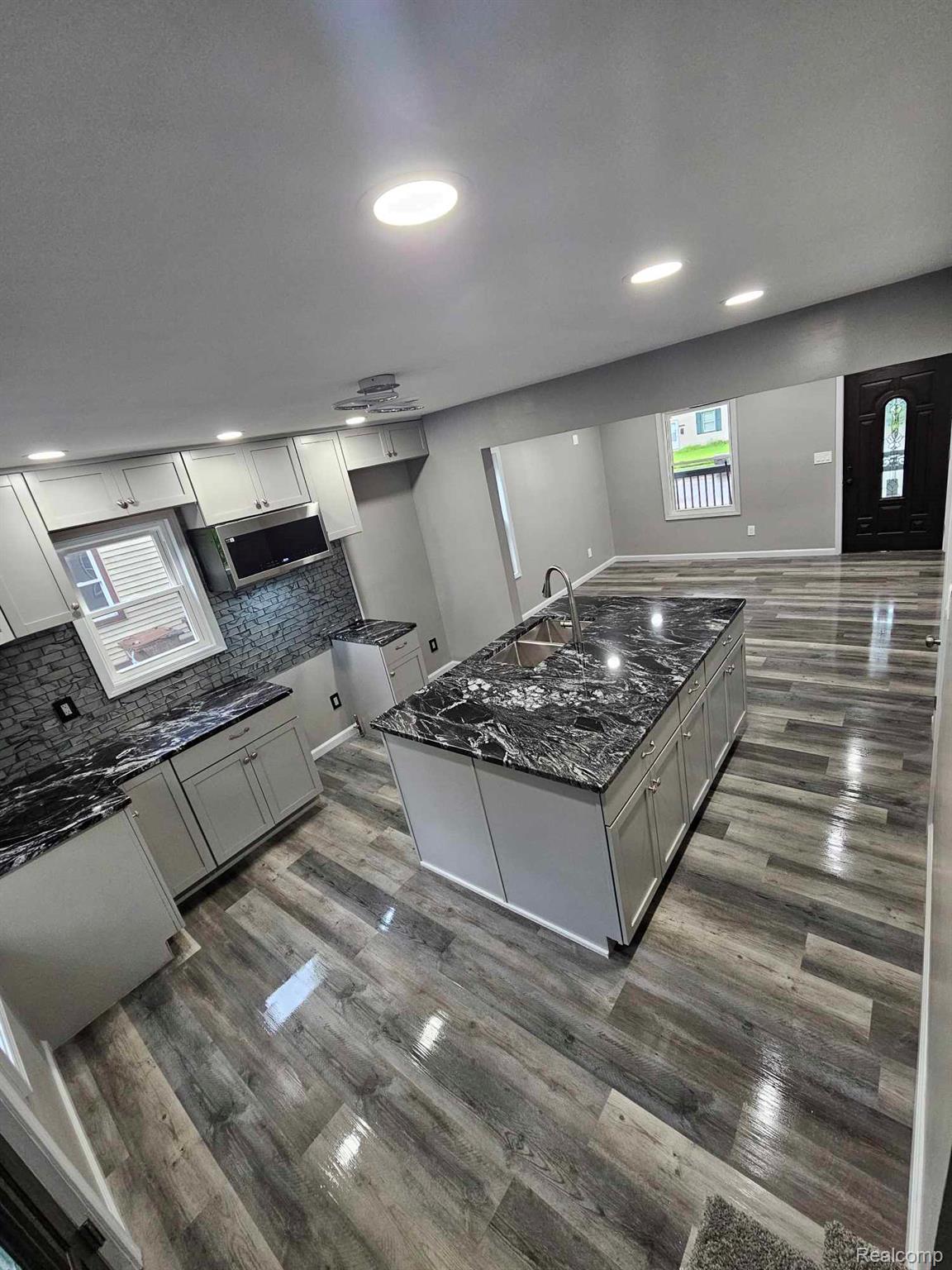 28541 Glenwood Street