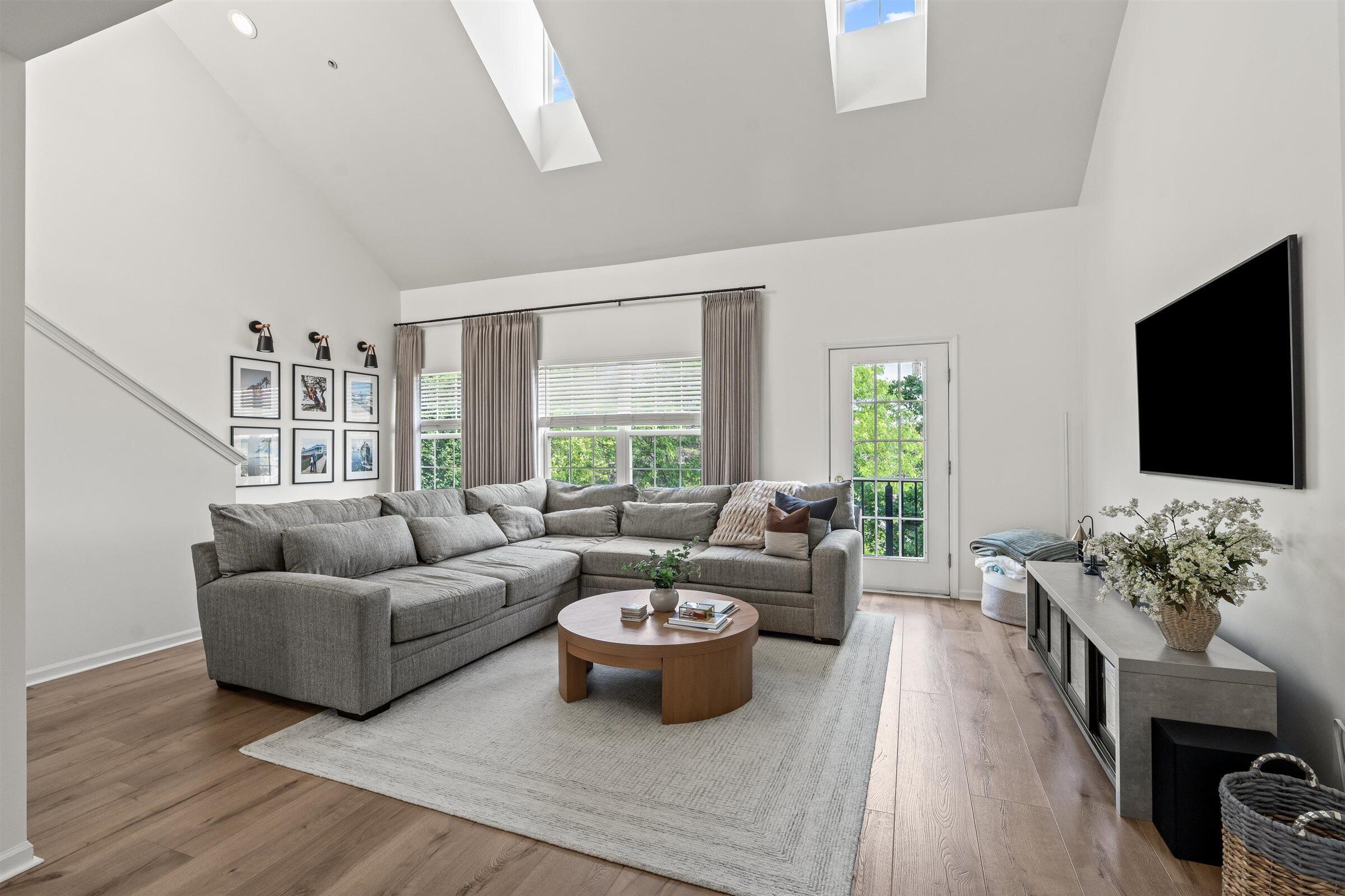 1097 Ann Arbor Road W