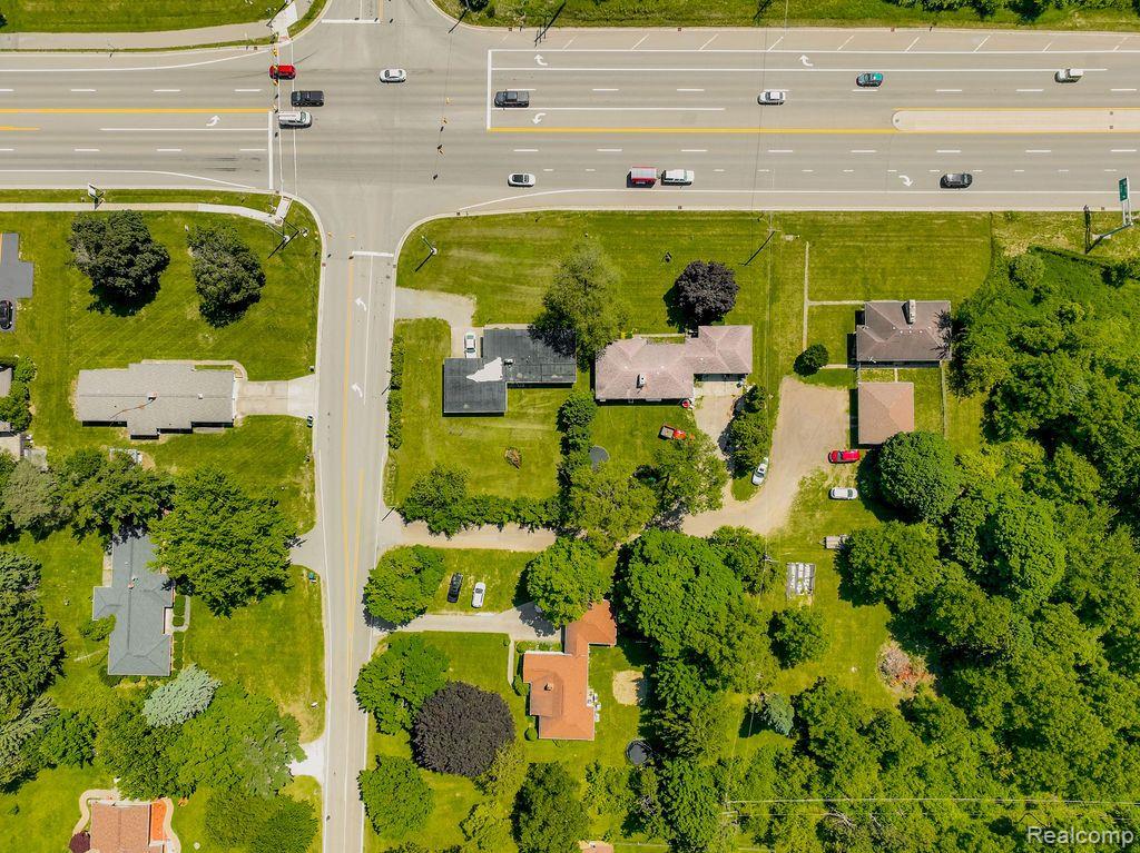 1214 S LAPEER Road