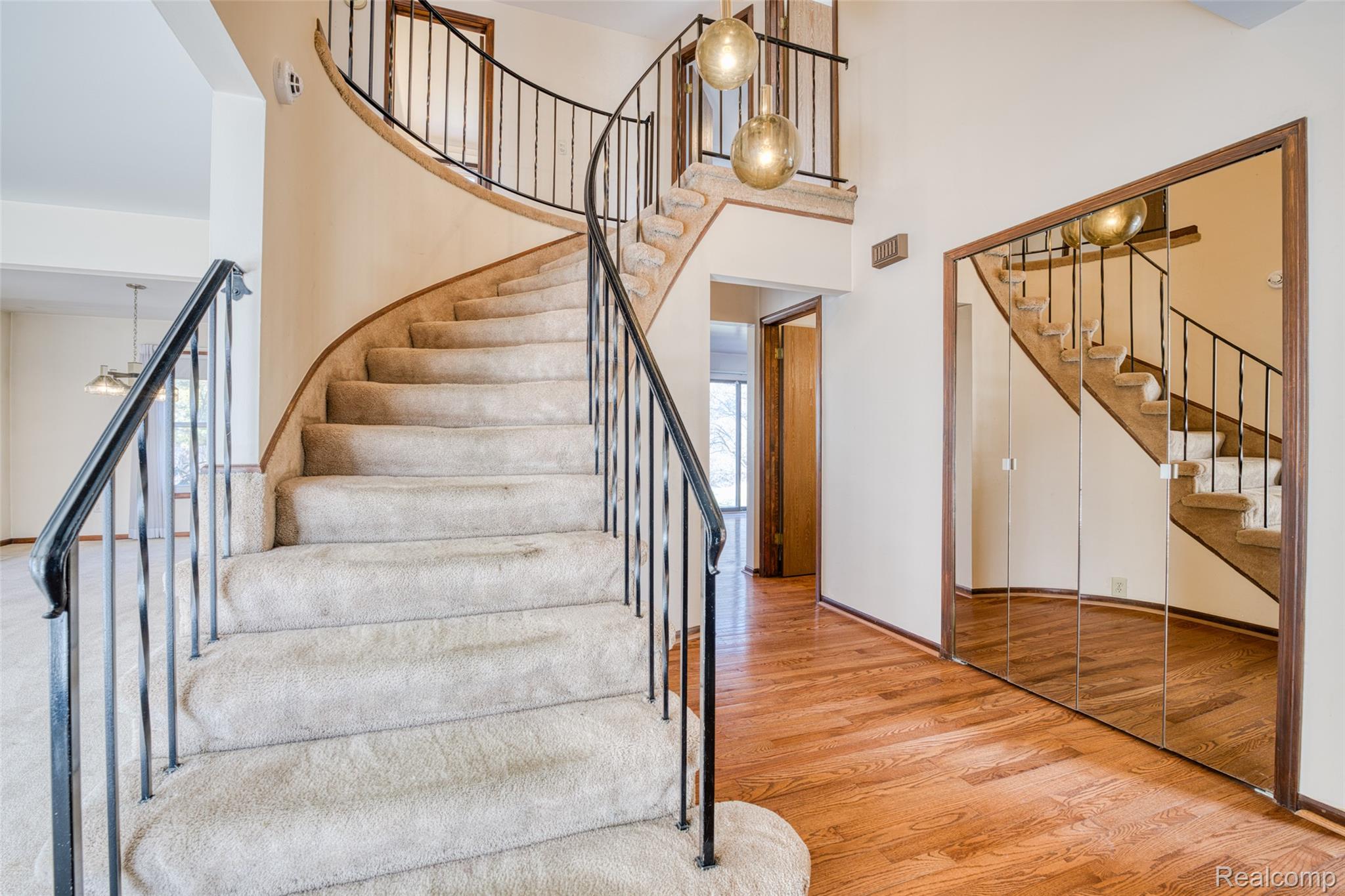 33120 Oak Hollow Street