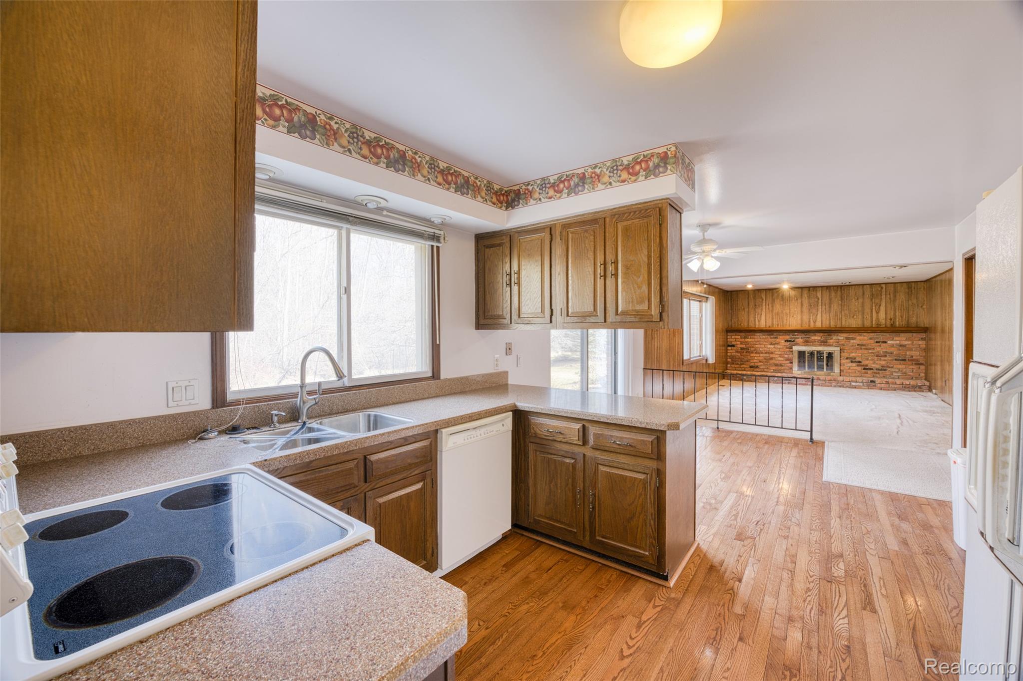 33120 Oak Hollow Street