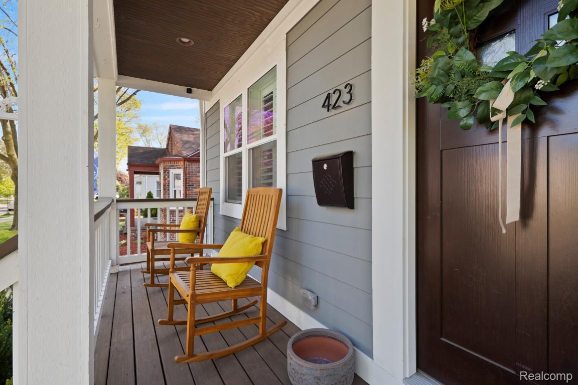 423 N Altadena Avenue