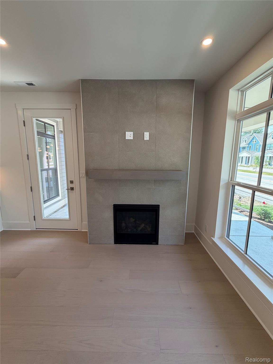 407 S Center Street 29
