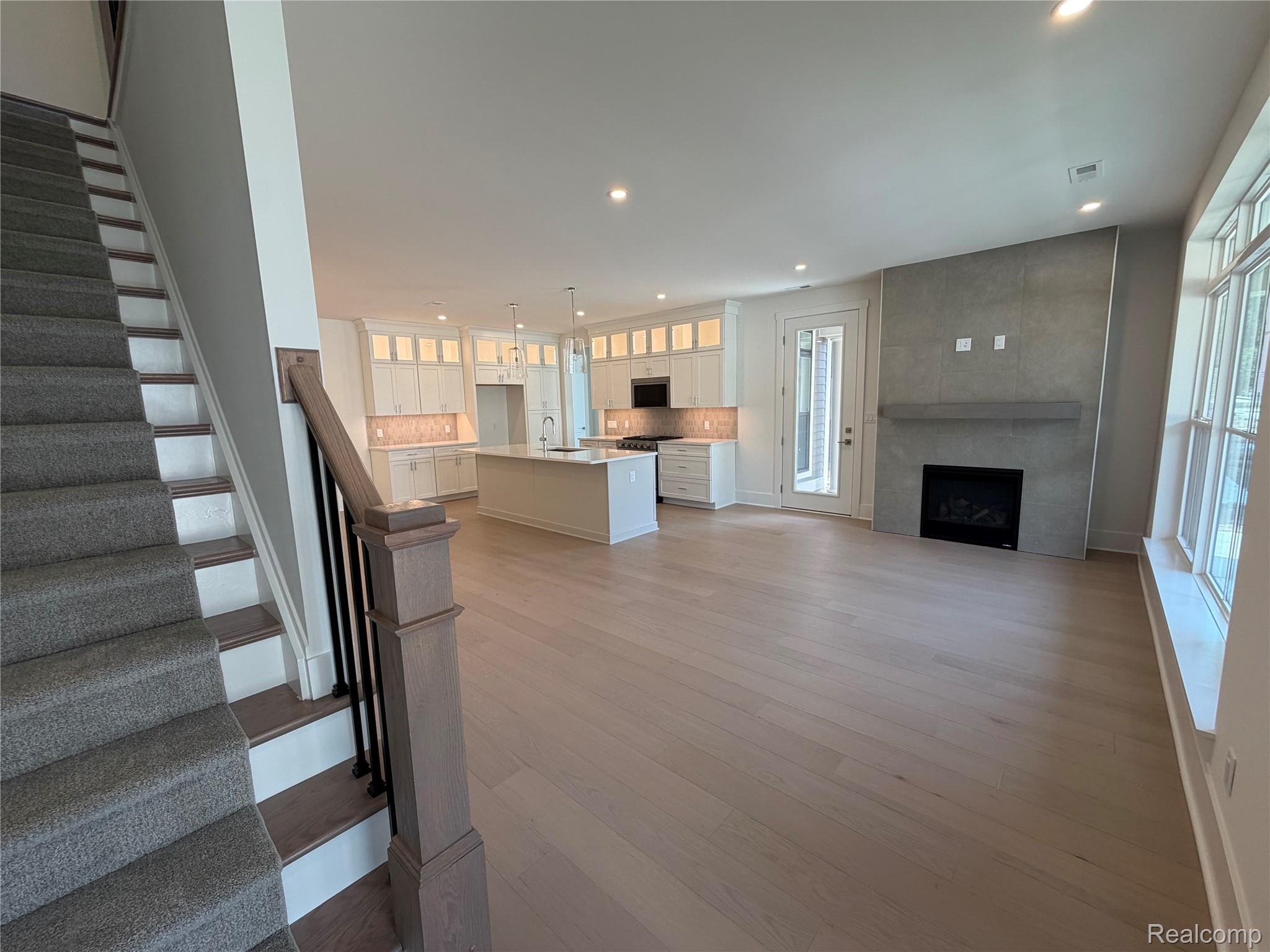 407 S Center Street 29