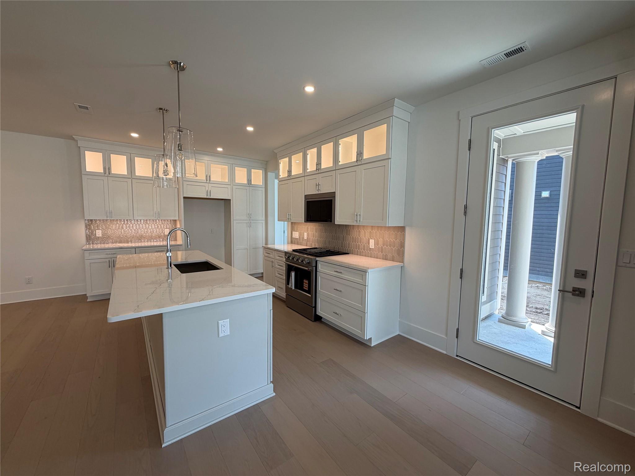 407 S Center Street 29