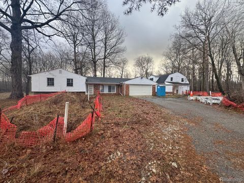 6221 W Maple Road West Bloomfield Charter Township MI 48322