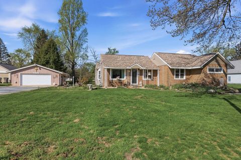 Photo of 418 S Mayhew Street, New Buffalo City, MI 49117 (MLS # 69026019566)