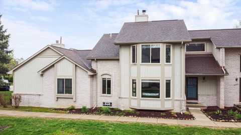 20425 VILLA GRANDE Circle Unit #31 Clinton Charter Township Macomb MI 48038