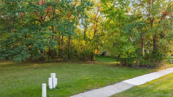42080 FARM LANE CT, STERLING HEIGHTS, MI 48313 - Image 3fe3d62b03e2cd01e40db51627943bfb/480364206