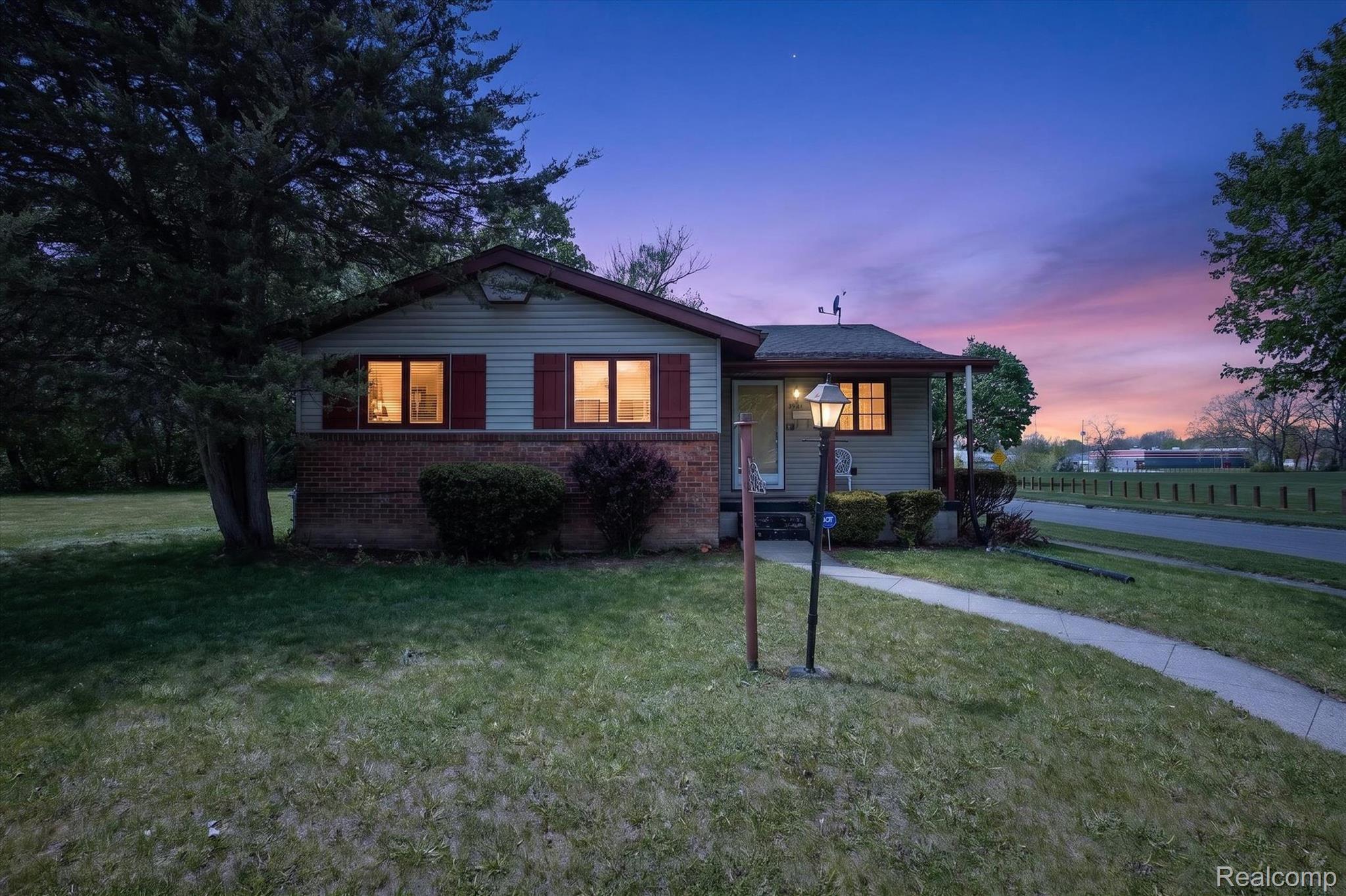 View of front of home featuring brick siding and a front yard