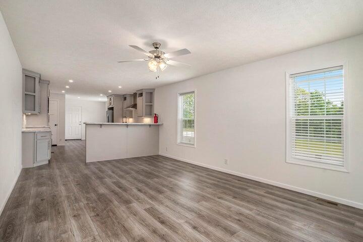 1283 E Ellis Road 13