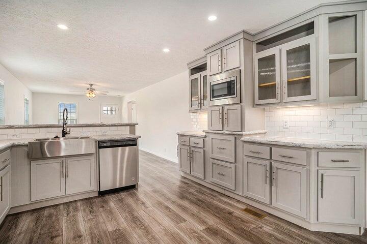 1283 E Ellis Road 13