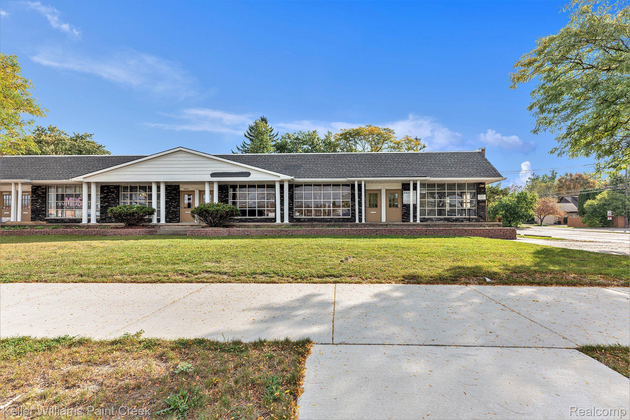 29920-29912 ORCHARD LAKE Road