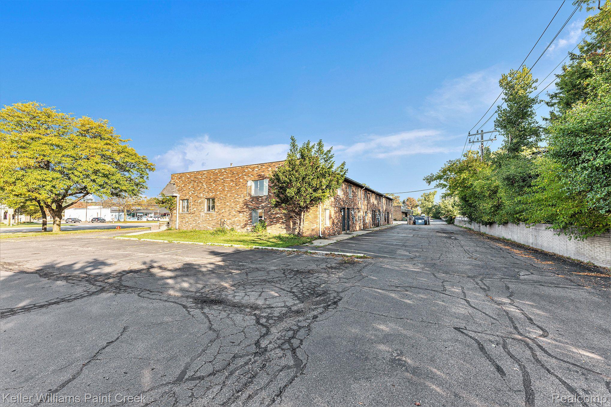 29920-29912 ORCHARD LAKE Road