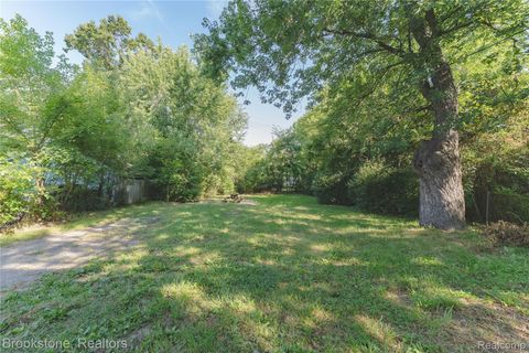 Tiny photo for 207 Oliver Street, Pontiac City, MI 48342 (MLS # 20251060992)