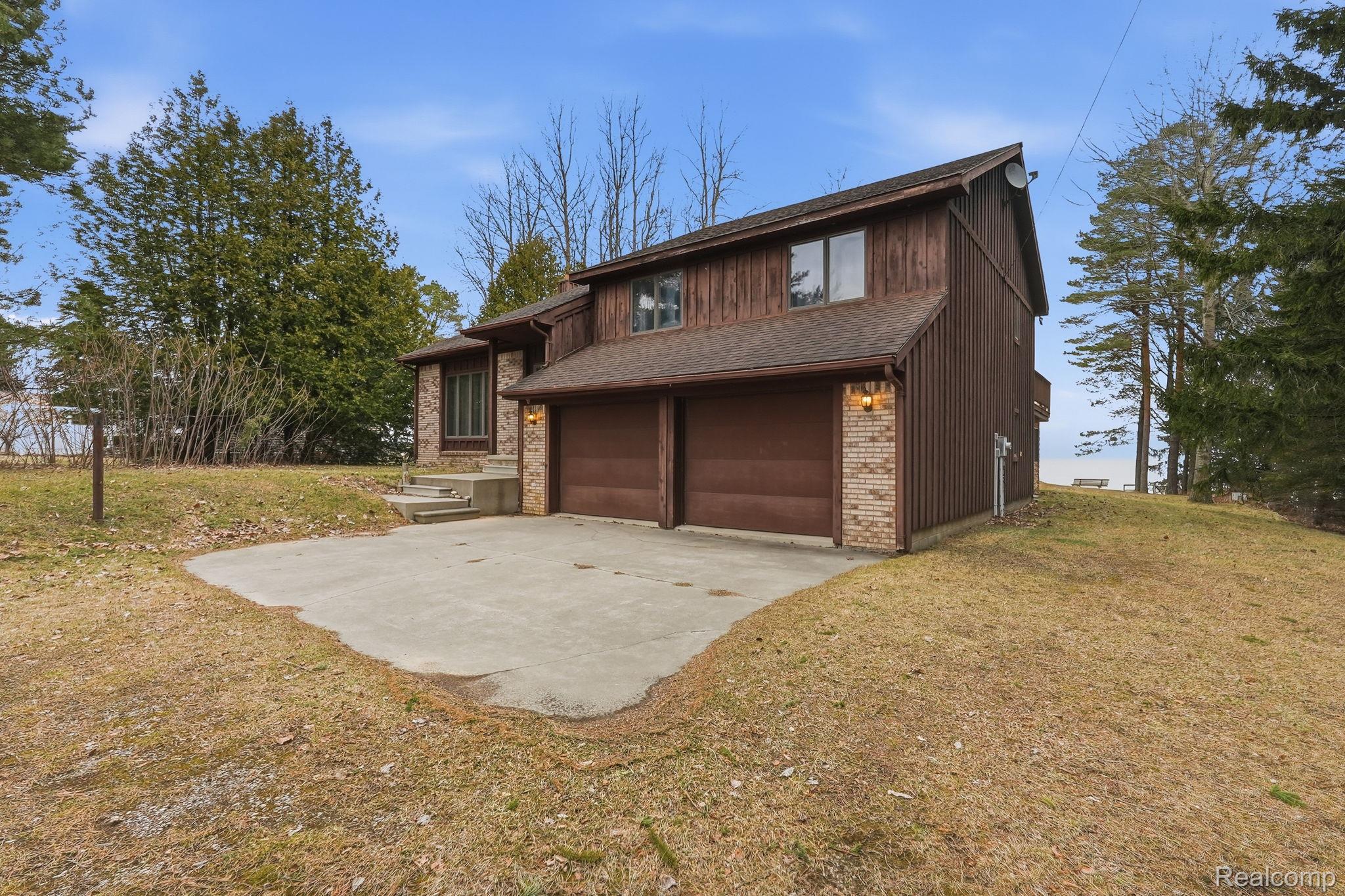 5436 N Lakeshore Road