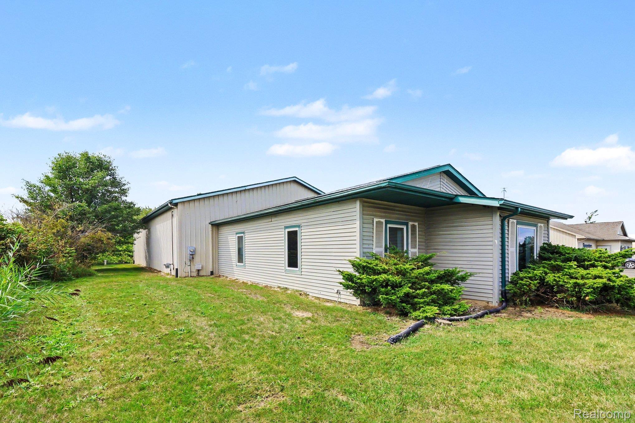 1983 N Lapeer Road