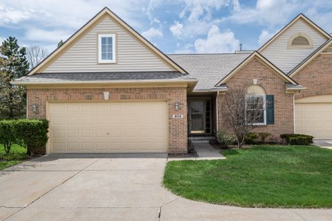 8113 SUTTON Court White Lake Charter Township Oakland MI 48386