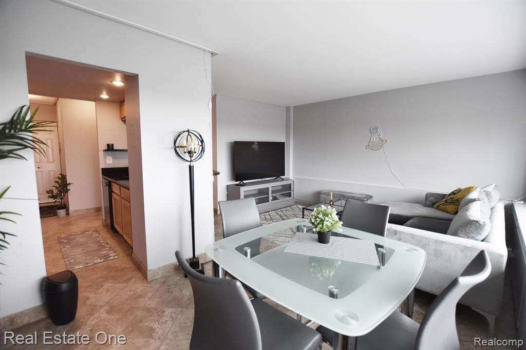 555 E WILLIAM Street 15J