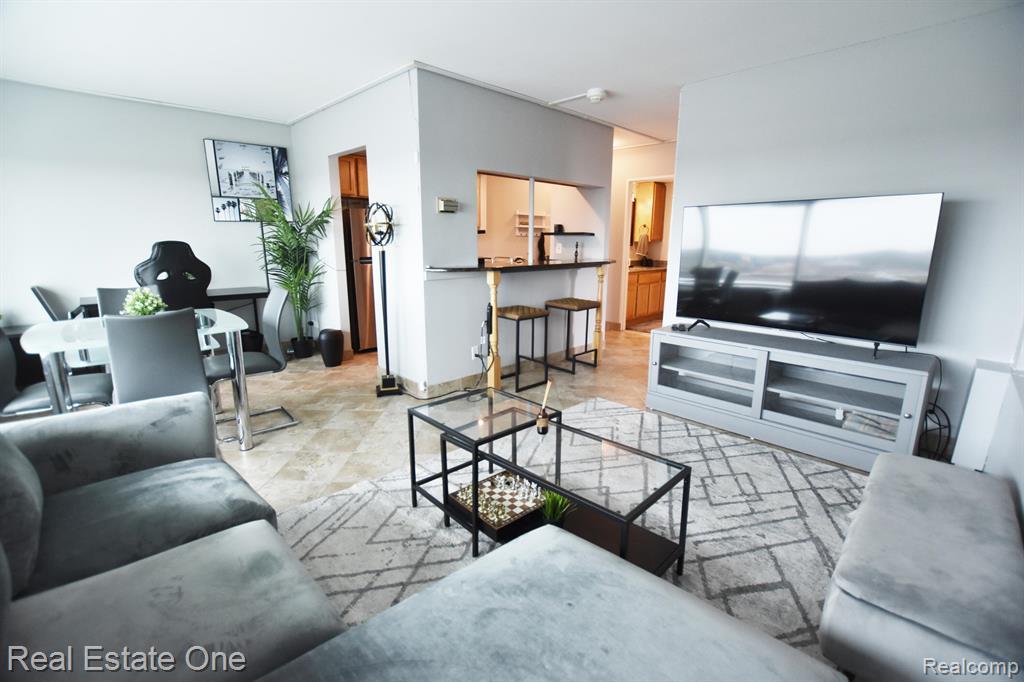 555 E WILLIAM Street 15J