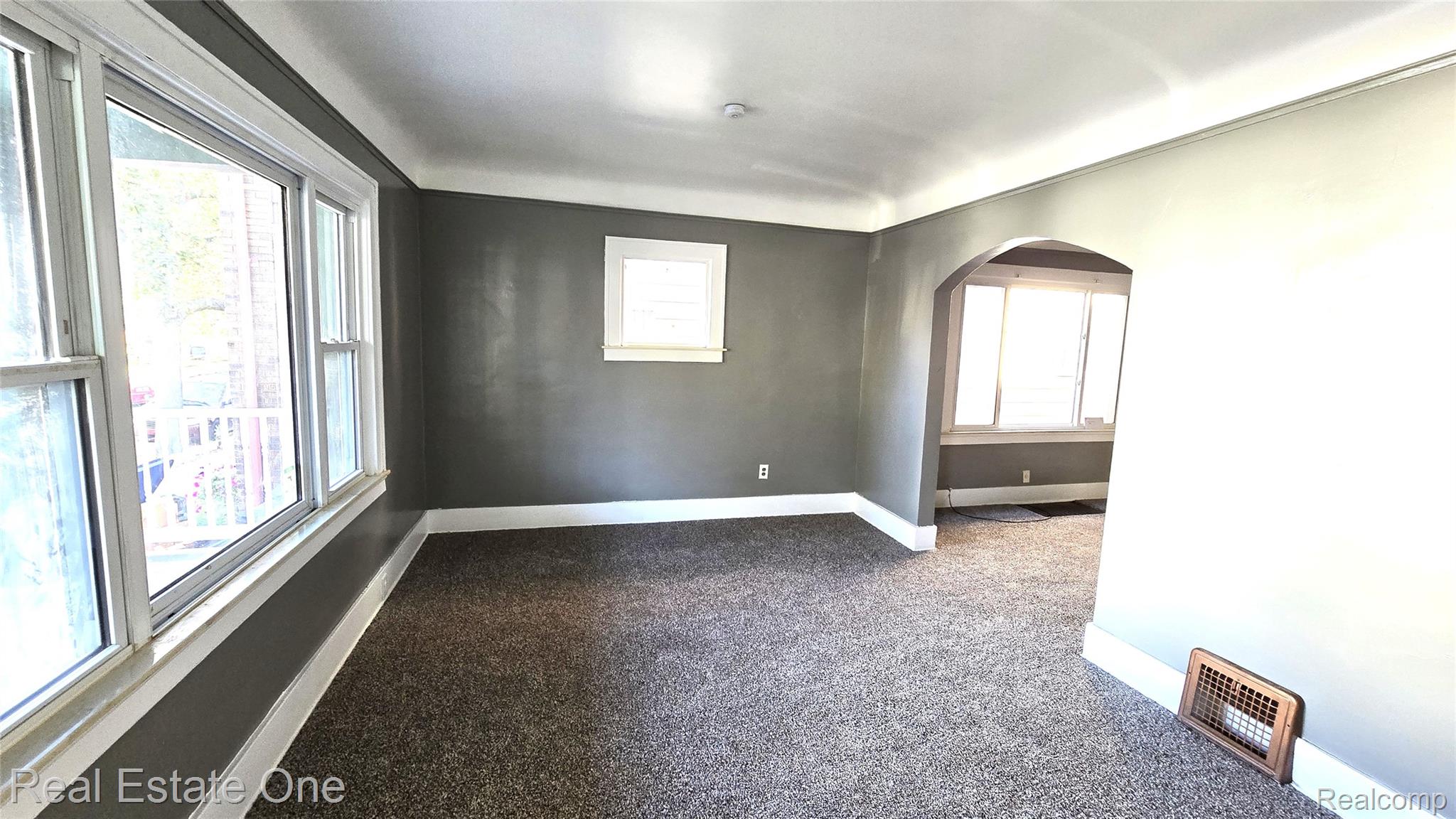 126 E Leroy Street E