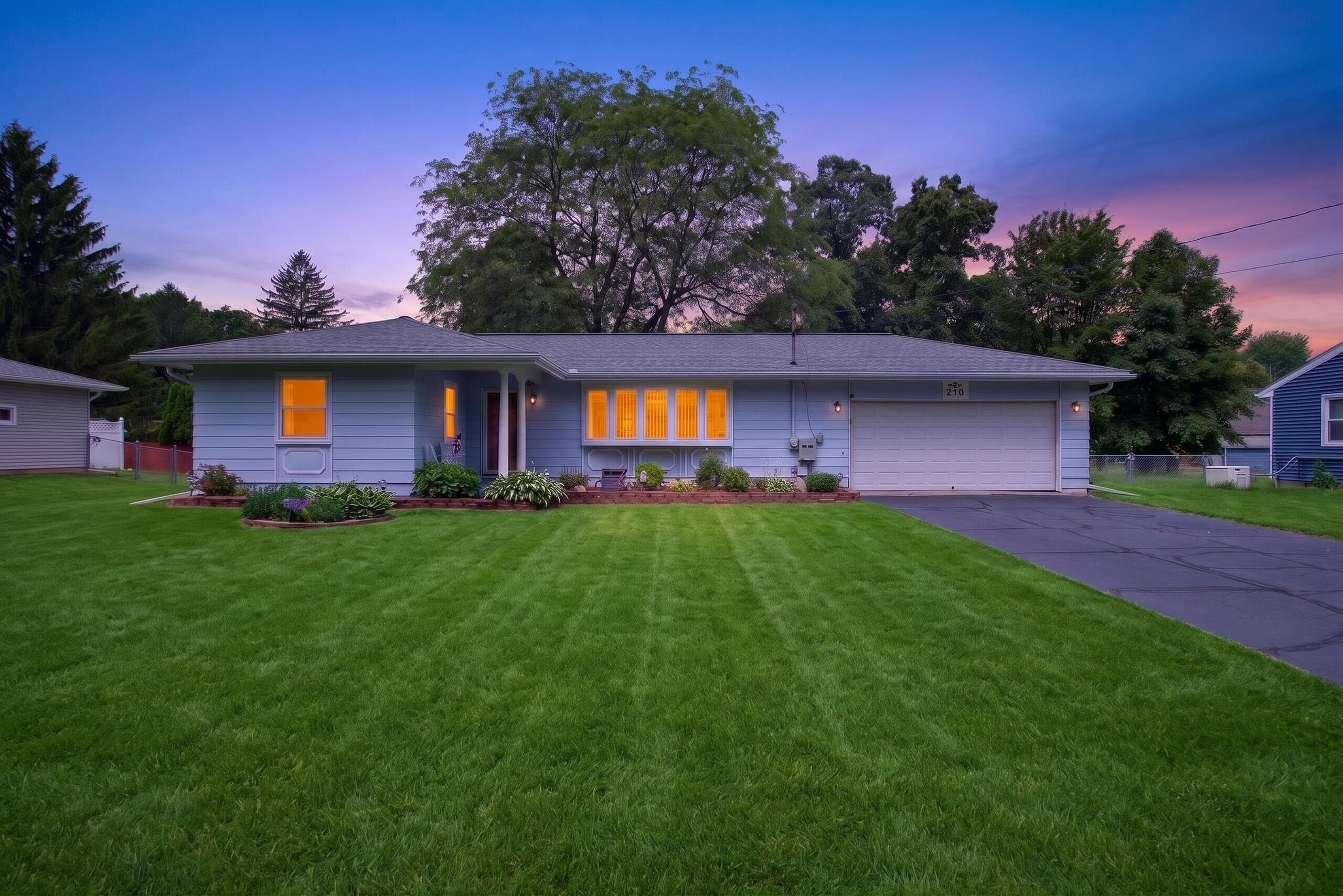 216 Eastlawn