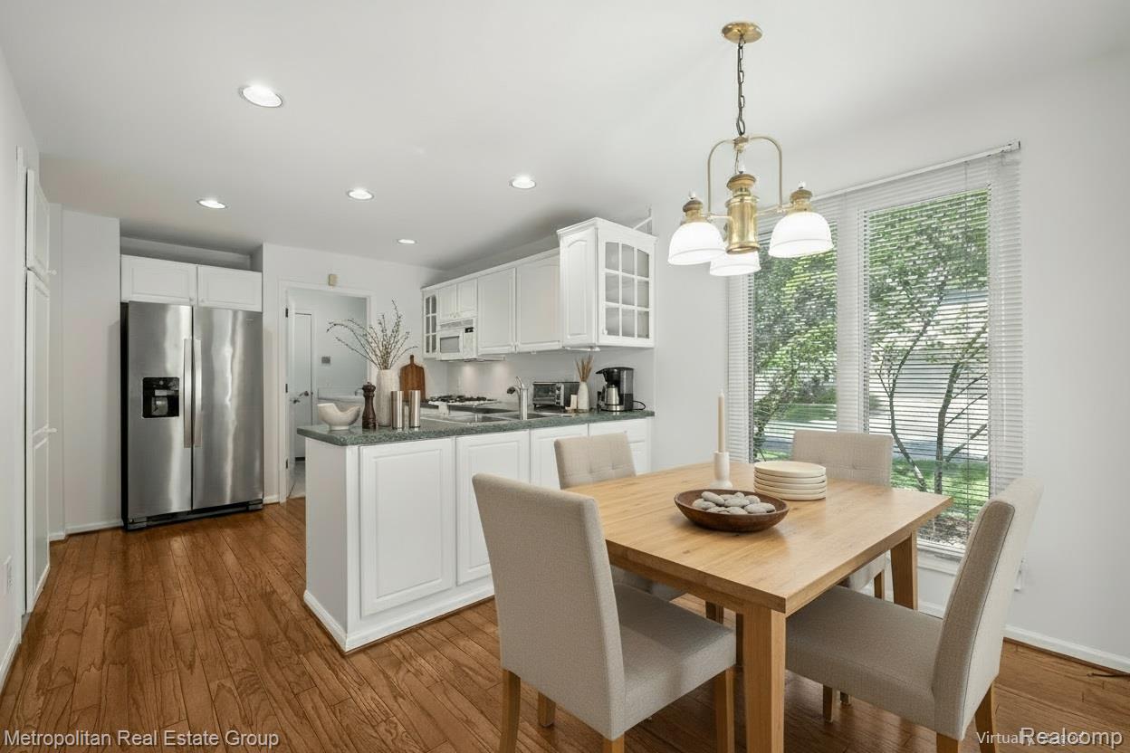 211 Saint Lawrence Boulevard