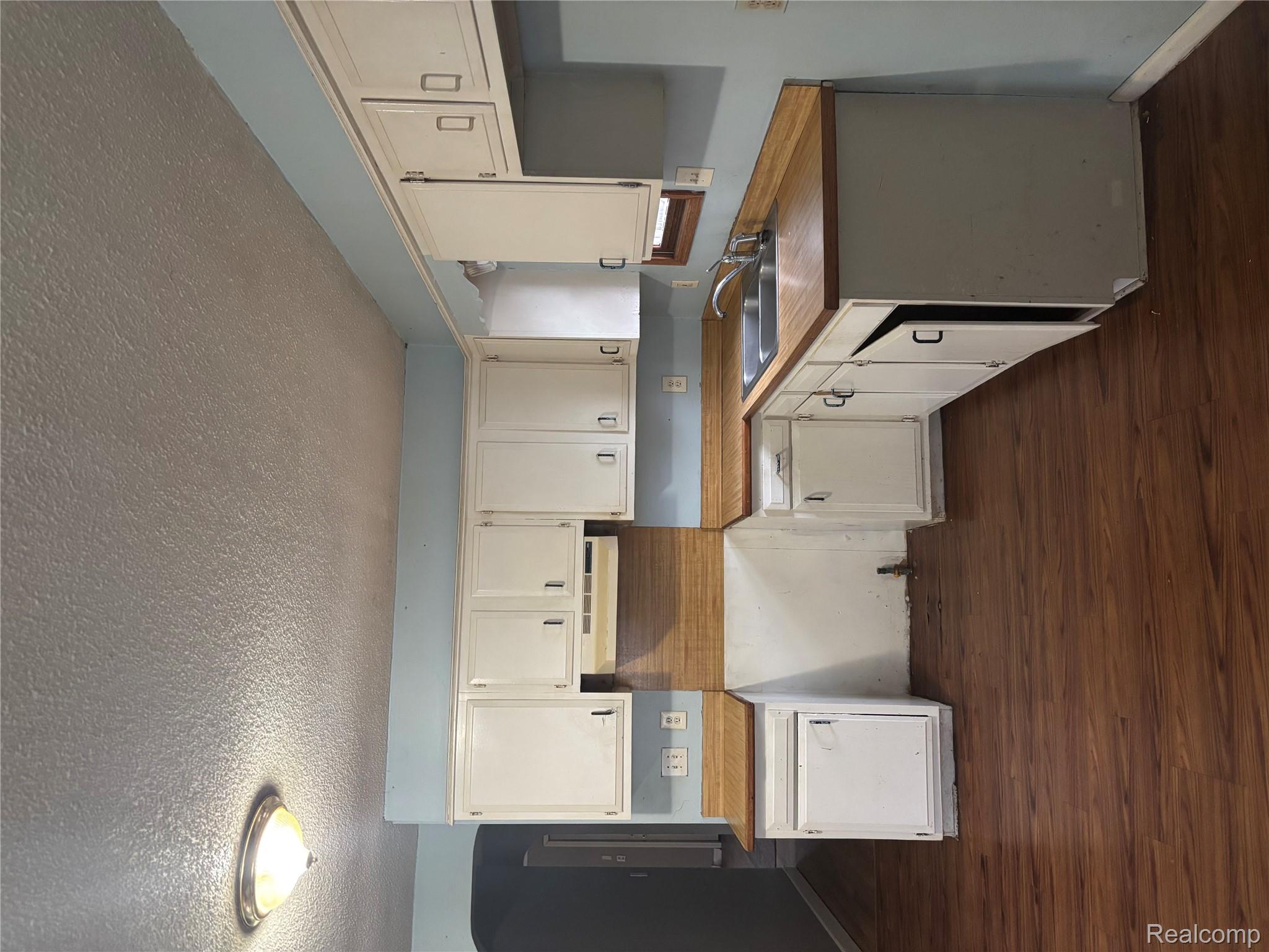 3413 Churchill Avenue