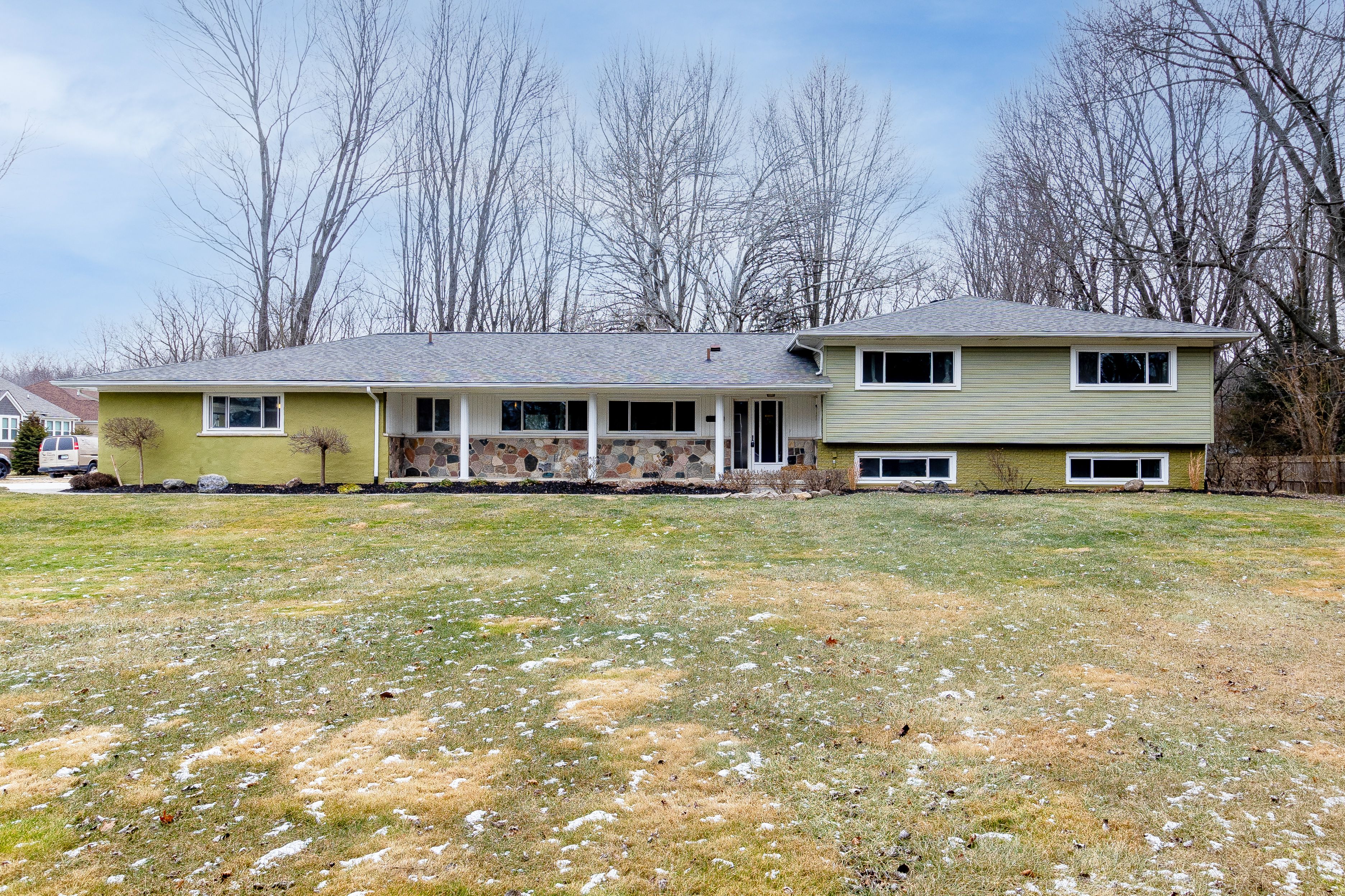2403 E SQUARE LAKE Road