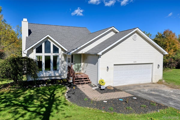 3226 MUIRFIELD CIR, WHITE LAKE, MI 48383 - Image 40685022e382f0b74dc79c29a1a4e202/779346141