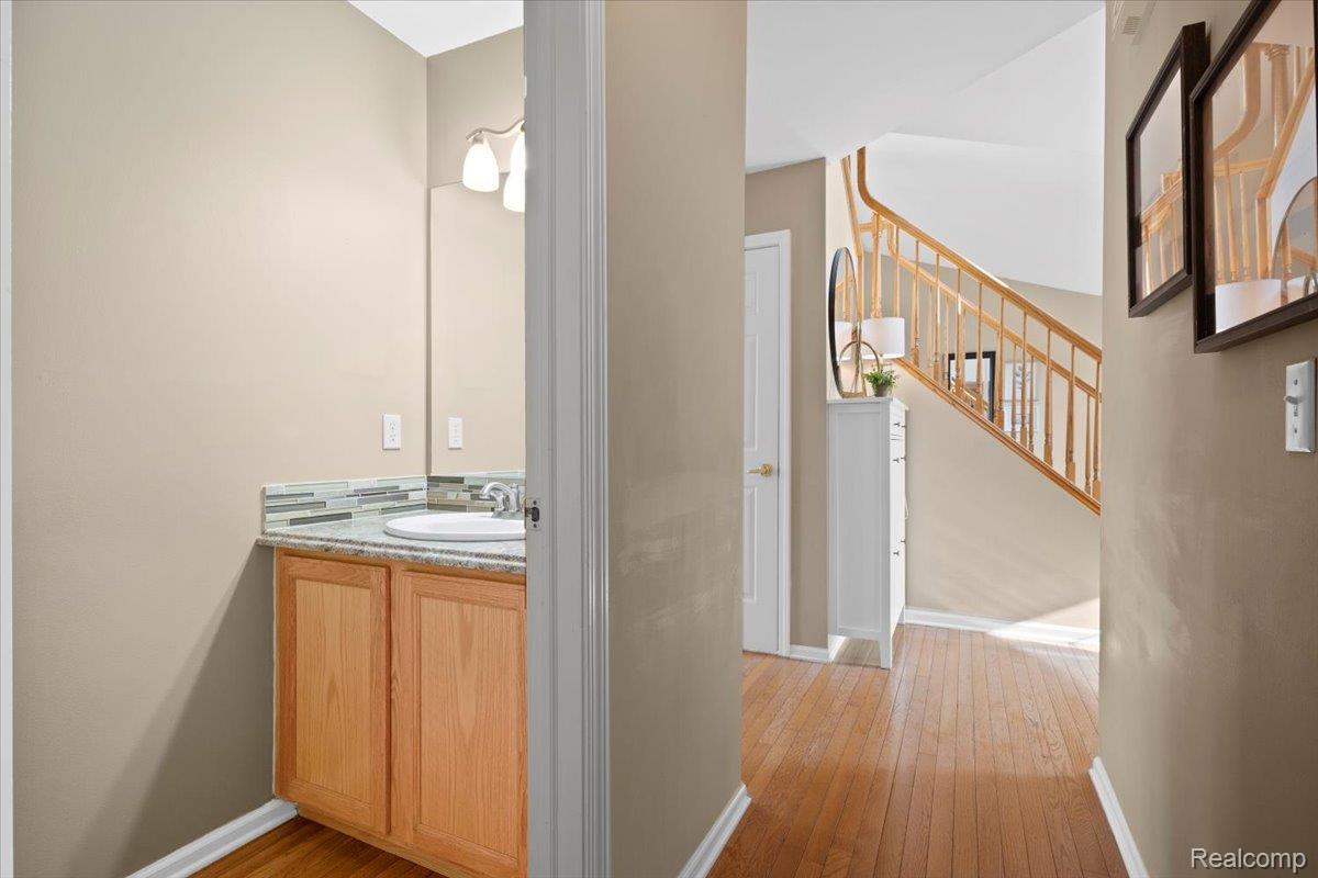 Independence Charter Township, Michigan 48346, United States, 3 Bedrooms Bedrooms, ,4 BathroomsBathrooms,Residential,Active,143604