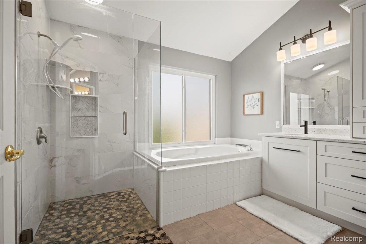 Independence Charter Township, Michigan 48346, United States, 3 Bedrooms Bedrooms, ,4 BathroomsBathrooms,Residential,Active,143604